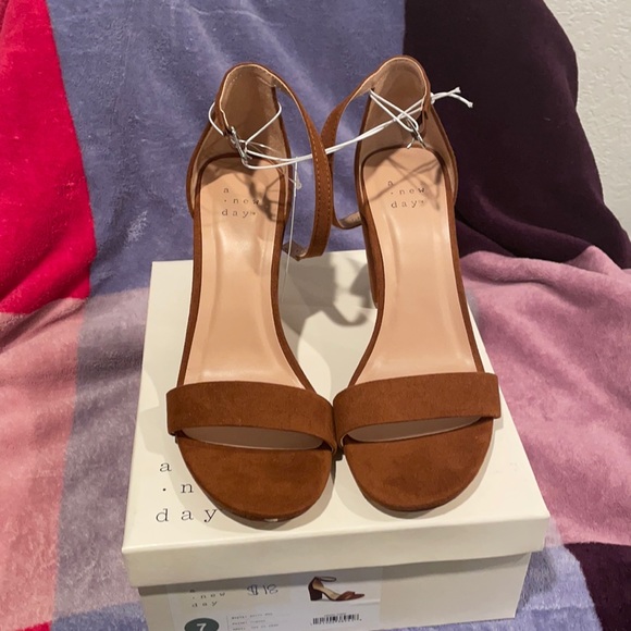 New - Picture 1 of 4